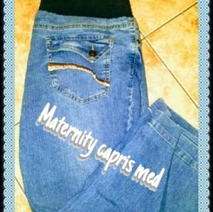 Maternity capris